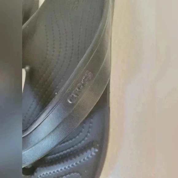 Crocs Men’s Comfort Summer Flip Flop Sandal - Picture 5 of 7